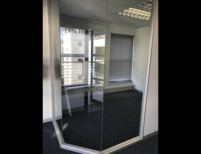 101M² OFFICE TO LET IN CENTURY CITY